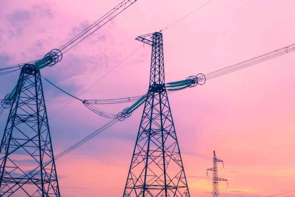 ¿Cuáles son las características de la torre de energía de alto voltaje?