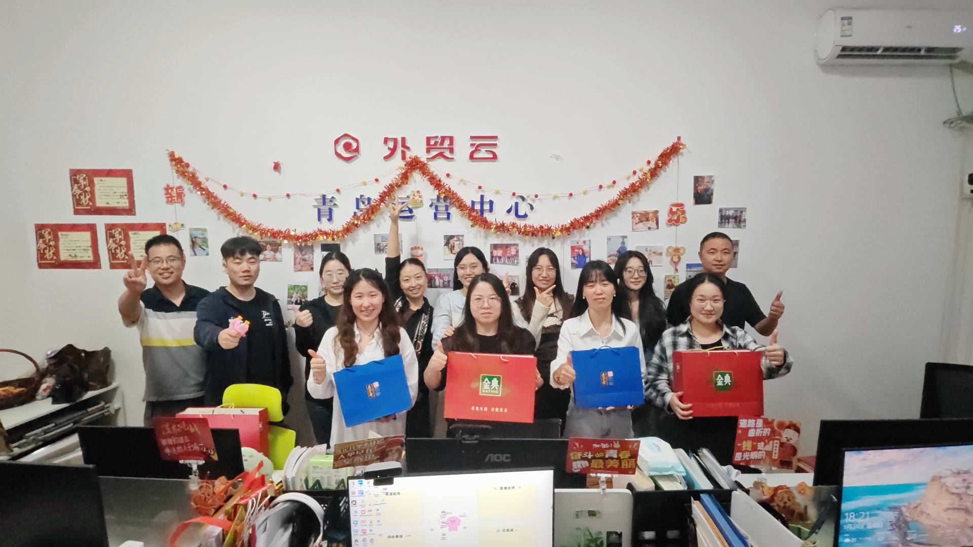 Maotong celebra el Día Nacional y el Festival del Medio Otoño