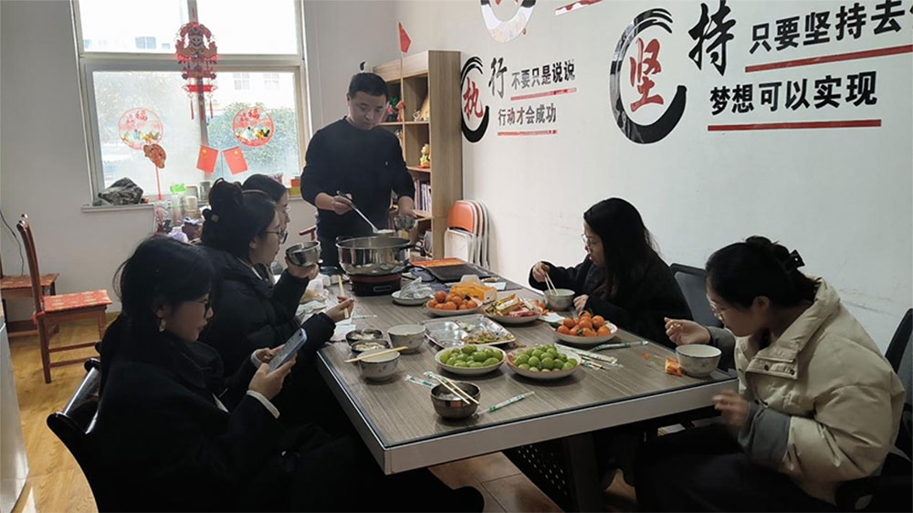 Almuerzo del Festival de los Faroles: Tangyuan y Team Vibes en la oficina