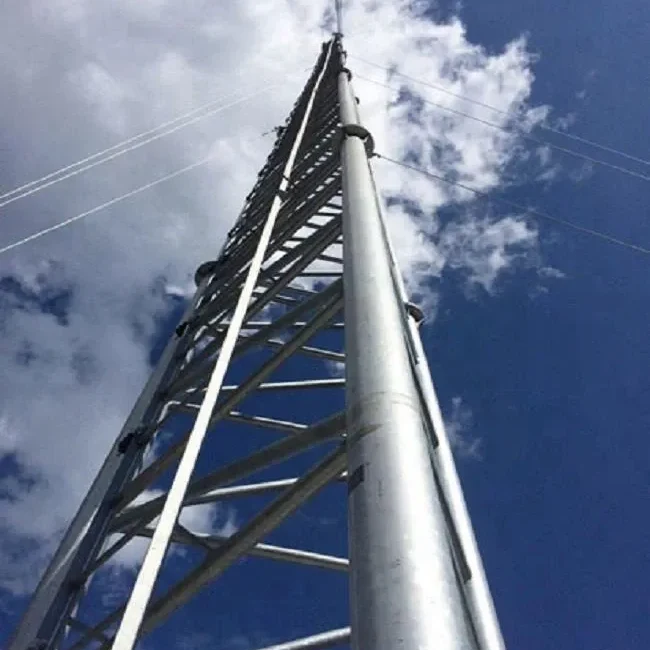 Torre de acero en ángulo autoportante